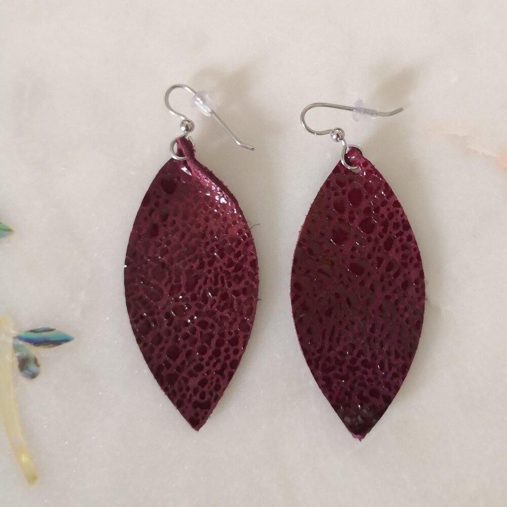 KEVA‎ Genuine Leather Leave Earrings 2"Lx1"W